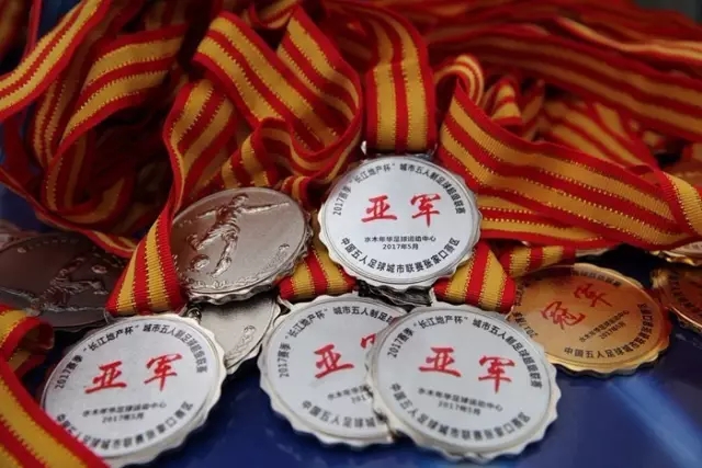 热议中国男篮4分险胜塞尔维亚FMP！王俊杰18+14引爆舆论获盛赞